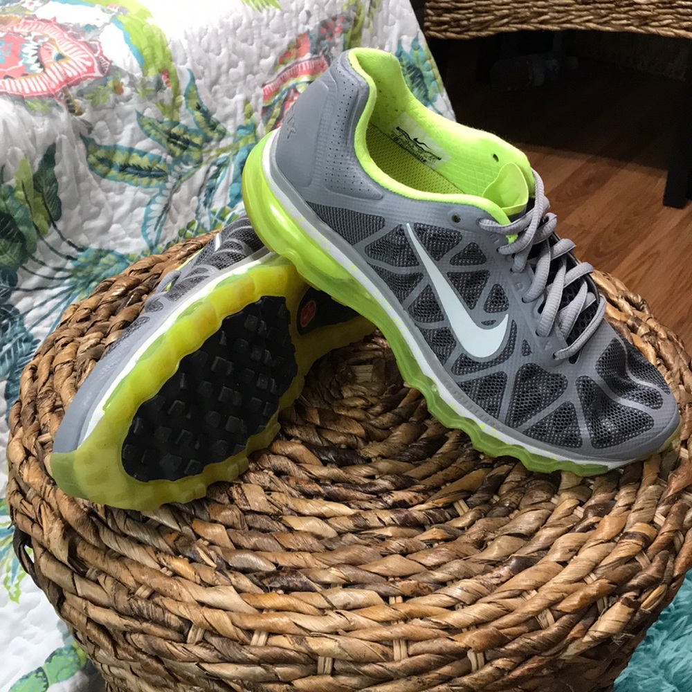 Nike Air Max Running Shoe Size 7